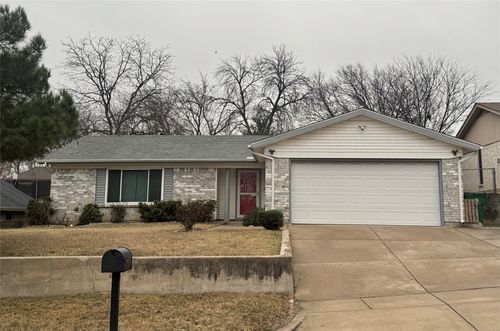 5645 Bonner Dr, Haltom City, TX, 76148-4104 | Card Image