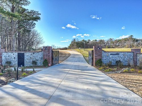 2-1525 Shinnville Rd, Cleveland, NC, 27013-8716 | Card Image