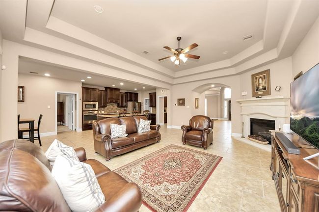 Open concept living is perfect for entertaining and socializing! | Image 8