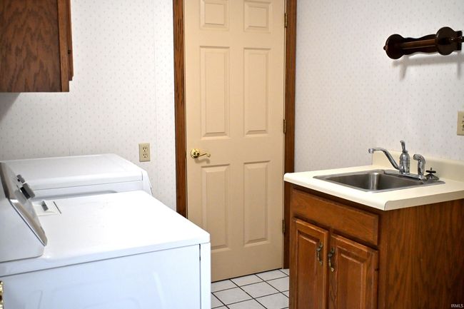 1029 University Dr, House other with 3 bedrooms, 2 bathrooms and null parking in Jasper IN | Image 12