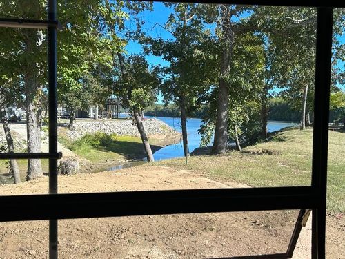 942 Lexie Ln, Clifton, TN, 38425-2101 | Card Image