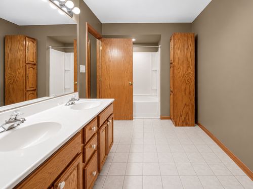 16612 Knottingwood Ave, Oak Forest, IL, 60452-4547 | Card Image