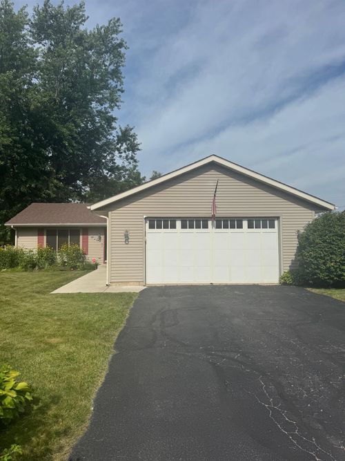 815 Arnold Ave, ROCKFORD, IL, 61108-4217 | Card Image