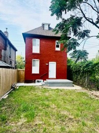 922 Burlington St E, House other with 5 bedrooms, 2 bathrooms and null parking in Hamilton ON | Image 2