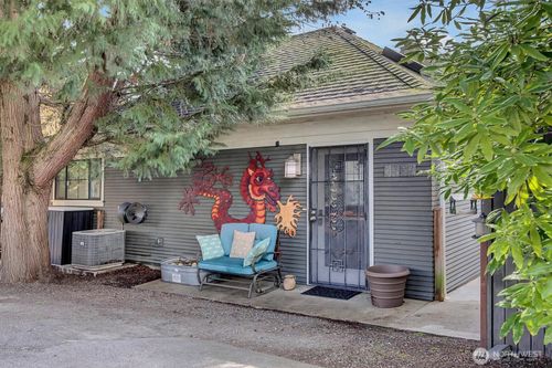 2434 31st Avenue W, Seattle, WA, 98199 | Card Image