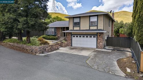 4476 Saint John Ln, Pittsburg, CA, 94565-6049 | Card Image