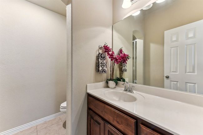 Full guest bathroom just off of the front guest bedroom | Image 22