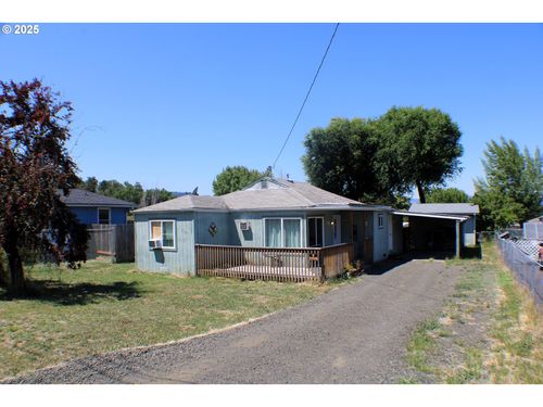1542 Ne Hollis St, Roseburg, OR, 97470 | Card Image