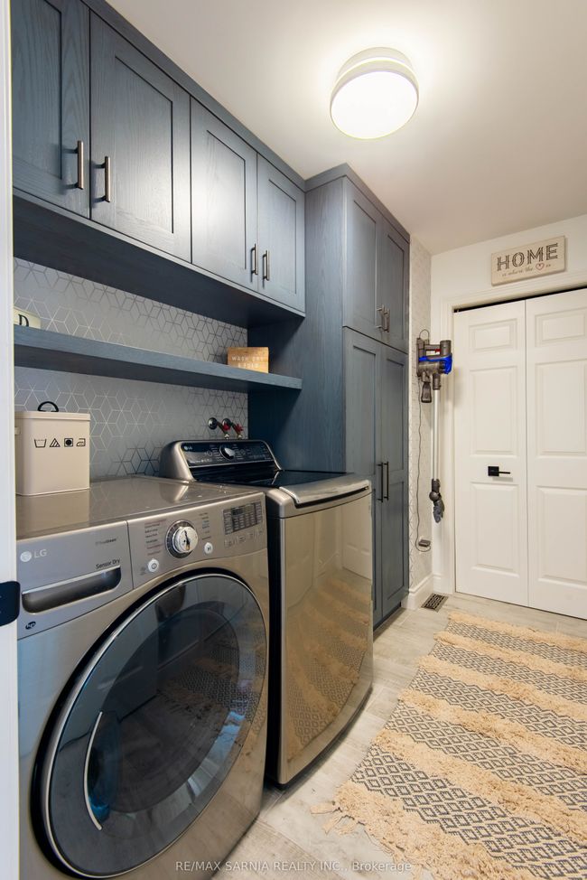 4062 Bluepoint Dr, House other with 3 bedrooms, 3 bathrooms and 4 parking in Town Of Plympton Wyoming ON | Image 33