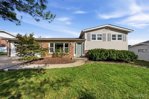 1207 Fieldhurst Dr, Ballwin, MO, 63011-4311 | Card Image