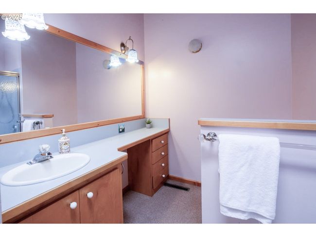 1439 Barton St, House other with 3 bedrooms, 2 bathrooms and null parking in Eugene OR | Image 23