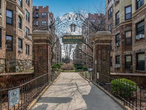 131-764 Brady Ave, Bronx, NY, 10462-2706 | Card Image