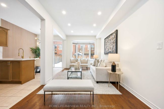 147 Collin Crt, House attached with 3 bedrooms, 3 bathrooms and 2 parking in Richmond Hill ON | Image 6