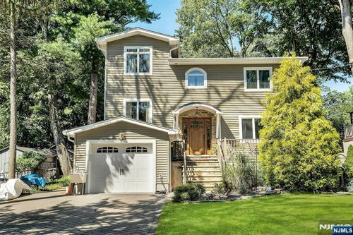 237 Cedar Ln, River Vale, NJ, 07675-5507 | Card Image