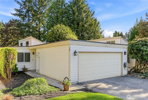 39-13731 Se 258th Pl, Kent, WA, 98042-3527 | Card Image