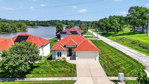 1348 Ne Timbercreek Dr, Lees Summit, MO, 64086 | Card Image