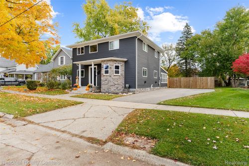 222 N Davison St, Davison, MI, 48423-1414 | Card Image