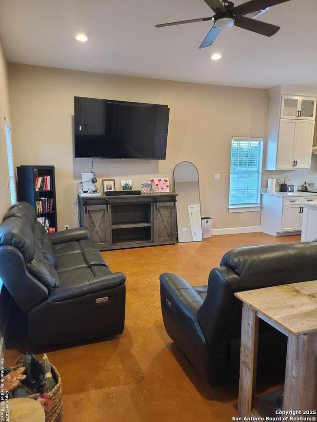 301 Pickford St, House other with 2 bedrooms, 1 bathrooms and null parking in Sabinal TX | Image 8