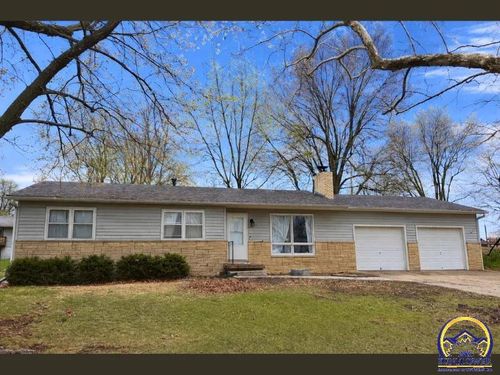 203 Pawnee St, Hiawatha, KS, 66434-1515 | Card Image