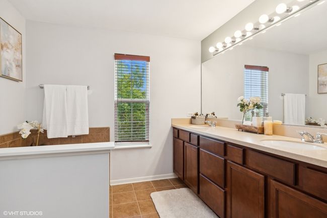 541 Regal Ln, House other with 4 bedrooms, 3 bathrooms and 2 parking in Bolingbrook IL | Image 14