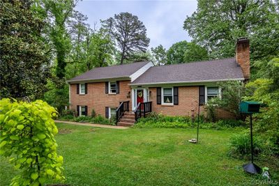 View of front facade with a front lawn | Image 1