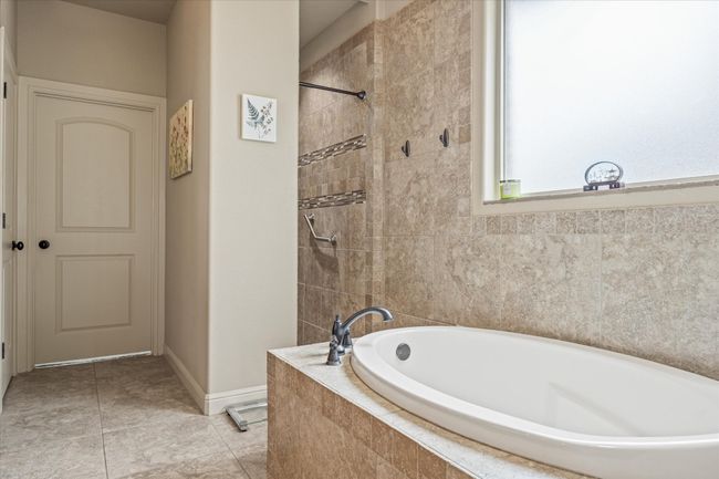 317 Paddle Boat Dr, House other with 4 bedrooms, 2 bathrooms and null parking in Granbury TX | Image 10