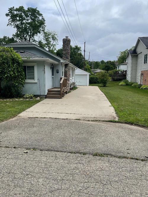 3817 Woodview Avenue, West Bloomfield Charter Township, MI, 48324 | Card Image