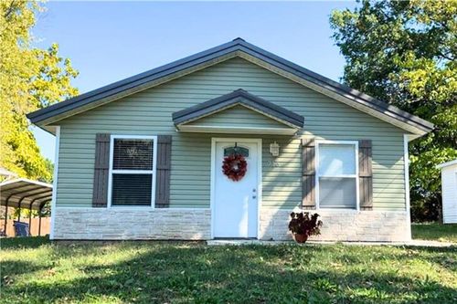 716 N Adams St, Nevada, MO, 64772-1302 | Card Image