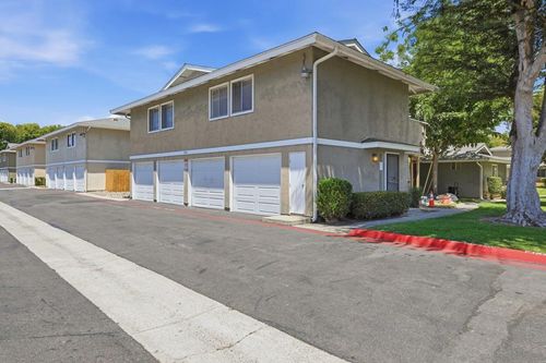 d-2504 Wanek Rd, Escondido, CA, 92027-2840 | Card Image