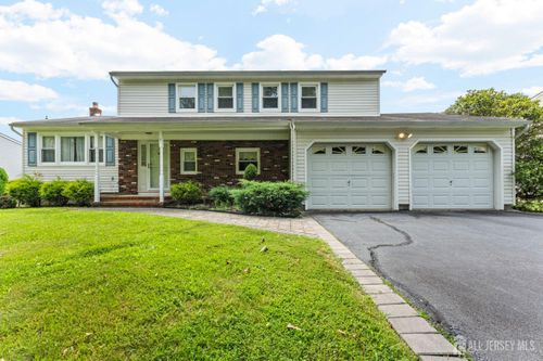 8 Peter Ave, Kendall Park, NJ, 08824-1614 | Card Image