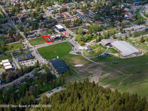 35 E Snow King Ave, Jackson, WY, 83001-8668 | Card Image