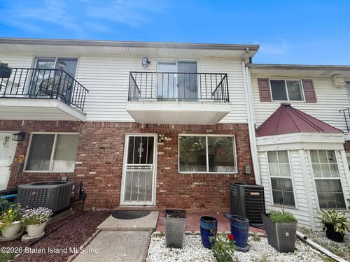 578 Golfview Ct, Staten Island, NY, 10314-7827 | Card Image