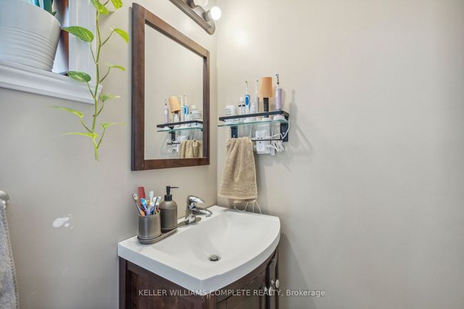 10 Craigmiller Ave, House other with 2 bedrooms, 2 bathrooms and 1 parking in Hamilton ON | Image 9