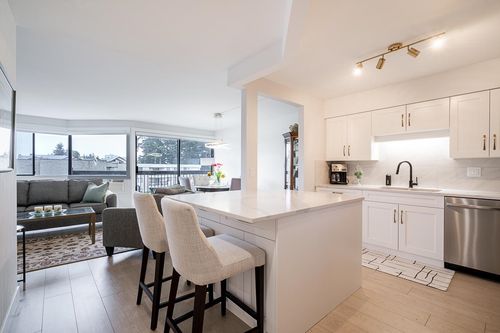 301-31955 Old Yale Rd, Abbotsford, BC, V2T4N1 | Card Image