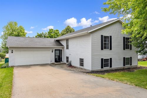 2030 Dows St, Ely, IA, 52227-9775 | Card Image