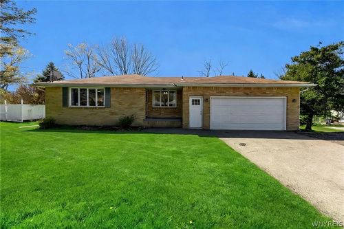 2616 Stony Point Rd, Grand Island, NY, 14072-1818 | Card Image
