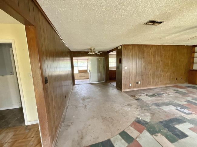 202 Quail Ln, House other with 3 bedrooms, 2 bathrooms and null parking in Hooks TX | Image 11