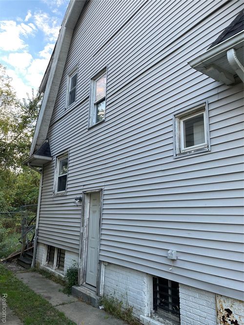 11409 Pinehurst St, Detroit, MI, 48204-4716 | Card Image