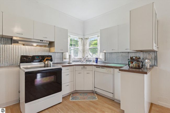 646 S Melze St, House other with 2 bedrooms, 1 bathrooms and null parking in Merrill MI | Image 10
