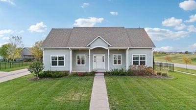 View of front facade featuring a front lawn | Image 1