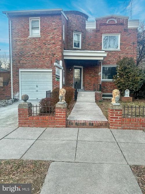 33 Nicholson St Nw, WASHINGTON, DC, 20011-2313 | Card Image