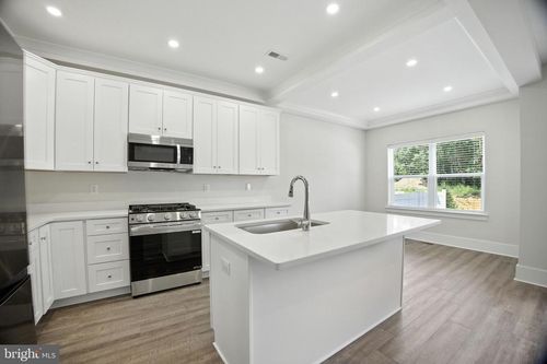 8 Kessel Run, BERLIN, NJ, 08009 | Card Image