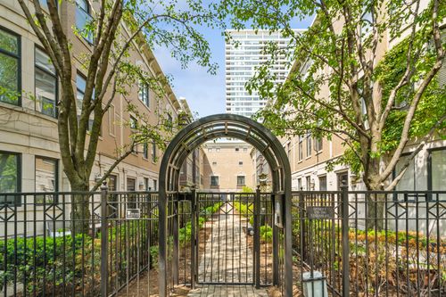 1738 S Indiana Ave, Chicago, IL, 60616-1302 | Card Image