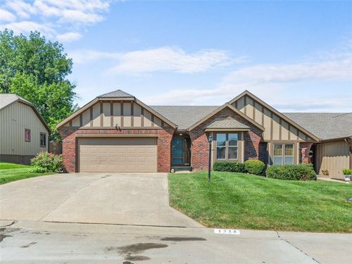 1518 N 42nd Ter, Saint Joseph, MO, 64506-3687 | Card Image