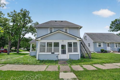 706 W 12th St, Cedar Falls, IA, 50613-2560 | Card Image