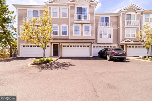 33 Bayside Dr, Somers Point, NJ, 08244-1018 | Card Image