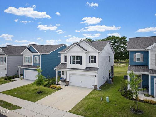 75 Commons Cir, Clayton, NC, 27520-5779 | Card Image
