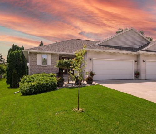 1043 N Wuthering Hills Drive, Janesville, WI, 53546 | Card Image