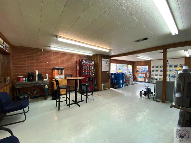 412 &amp; 425 E Front St, Home with 0 bedrooms, 0 bathrooms and null parking in Dekalb TX | Image 14