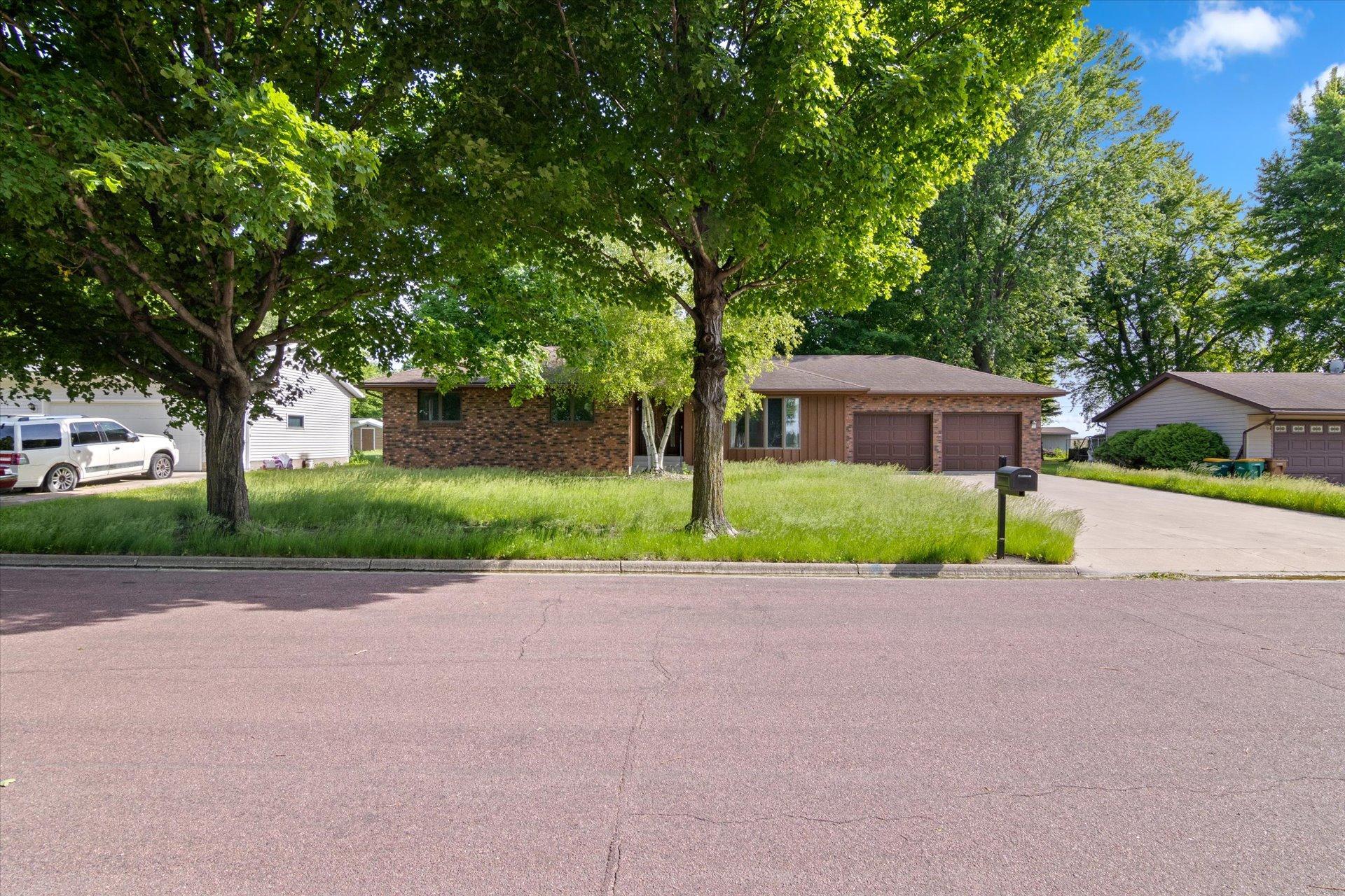 4th St, New Richland, MN 56072